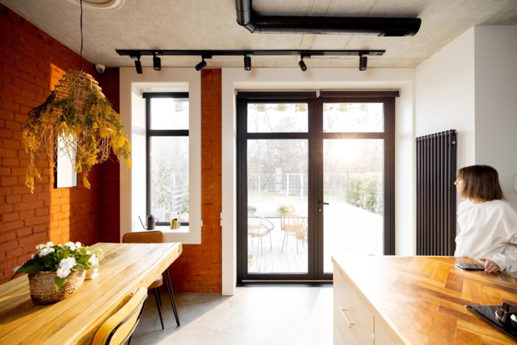 Warmia, znana ze swojego malowniczego krajobrazu i bogatej historii, staje się coraz bardziej pożądanym miejscem dla inwestorów poszukujących terenów pod budowę domów czy działalność gospodarczą